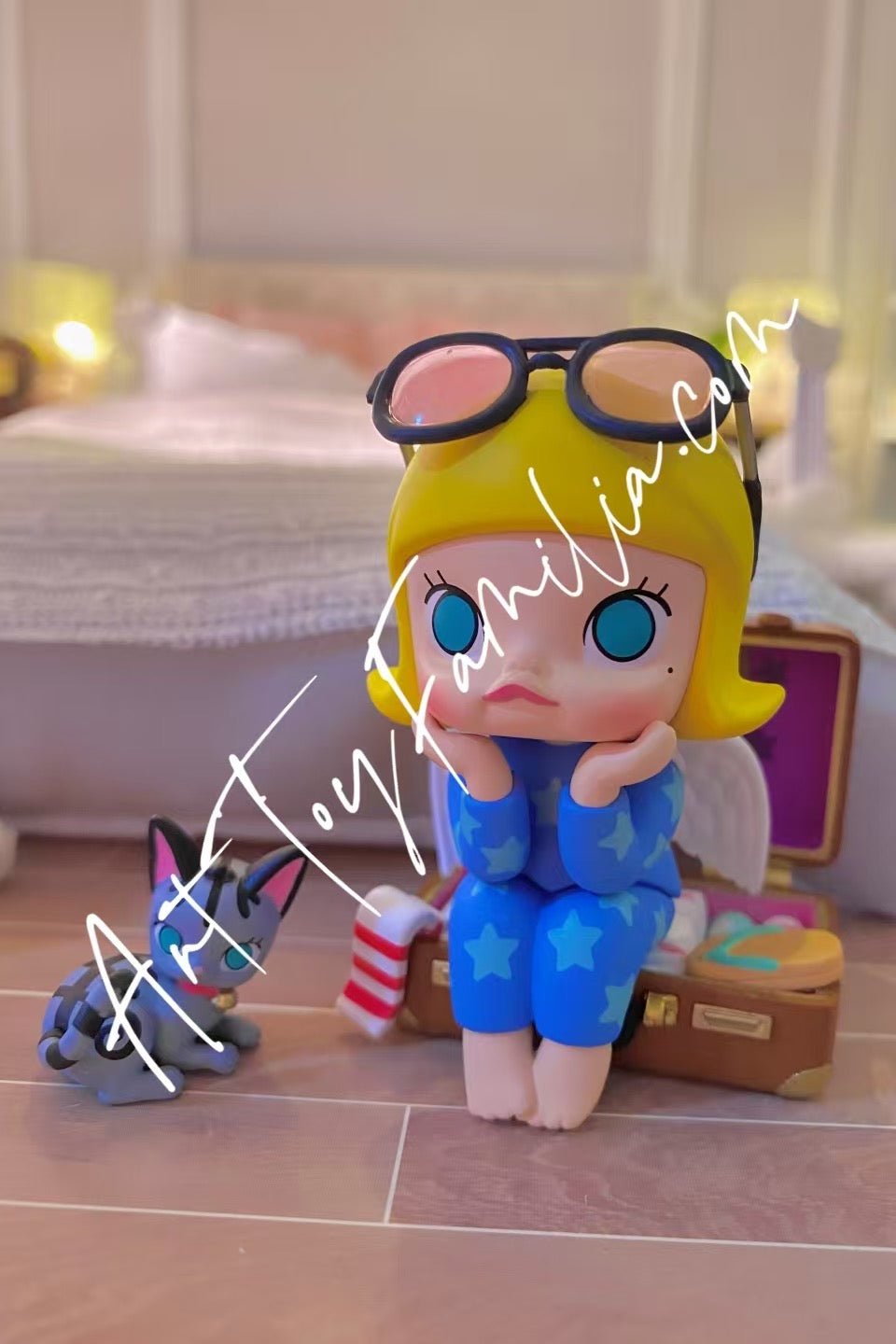 Molly Keep on Travelling Figurine