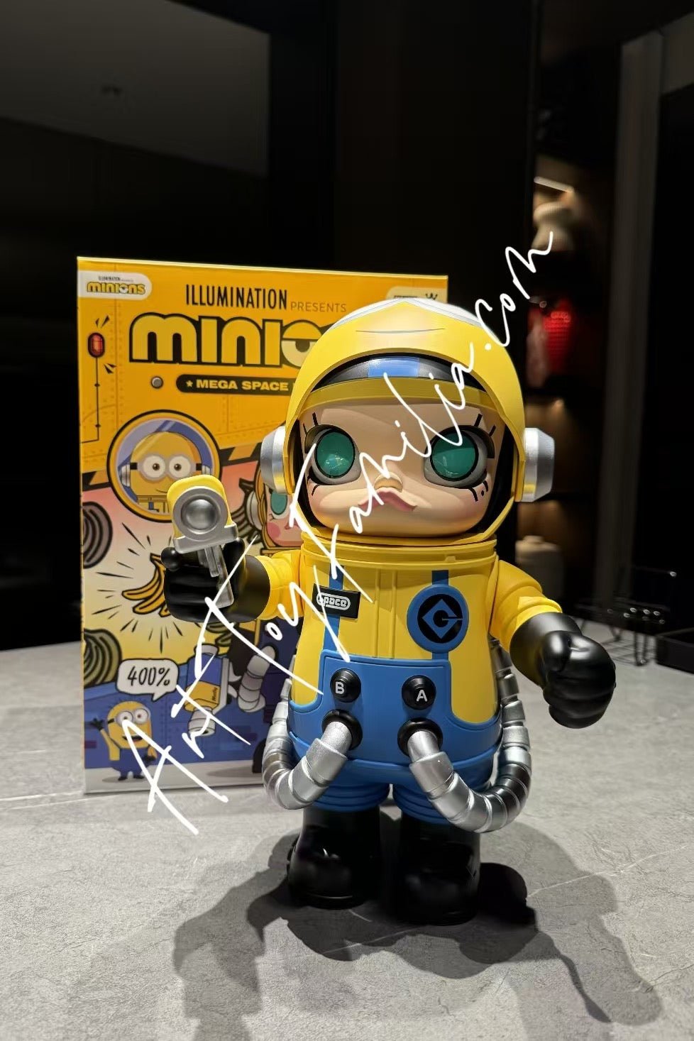 400% MEGA Space Molly 400% Minion